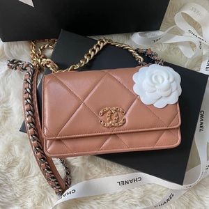 21P Chanel 19 WOC